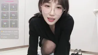 Stripchat #Nancy-A1 眼镜女学生 M腿大开自慰 爽到翻白眼高潮喷水
