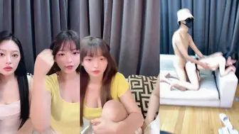 超级淫乱 多人群P_#悠悠_美女携多位小姐妹群战大哥 下集